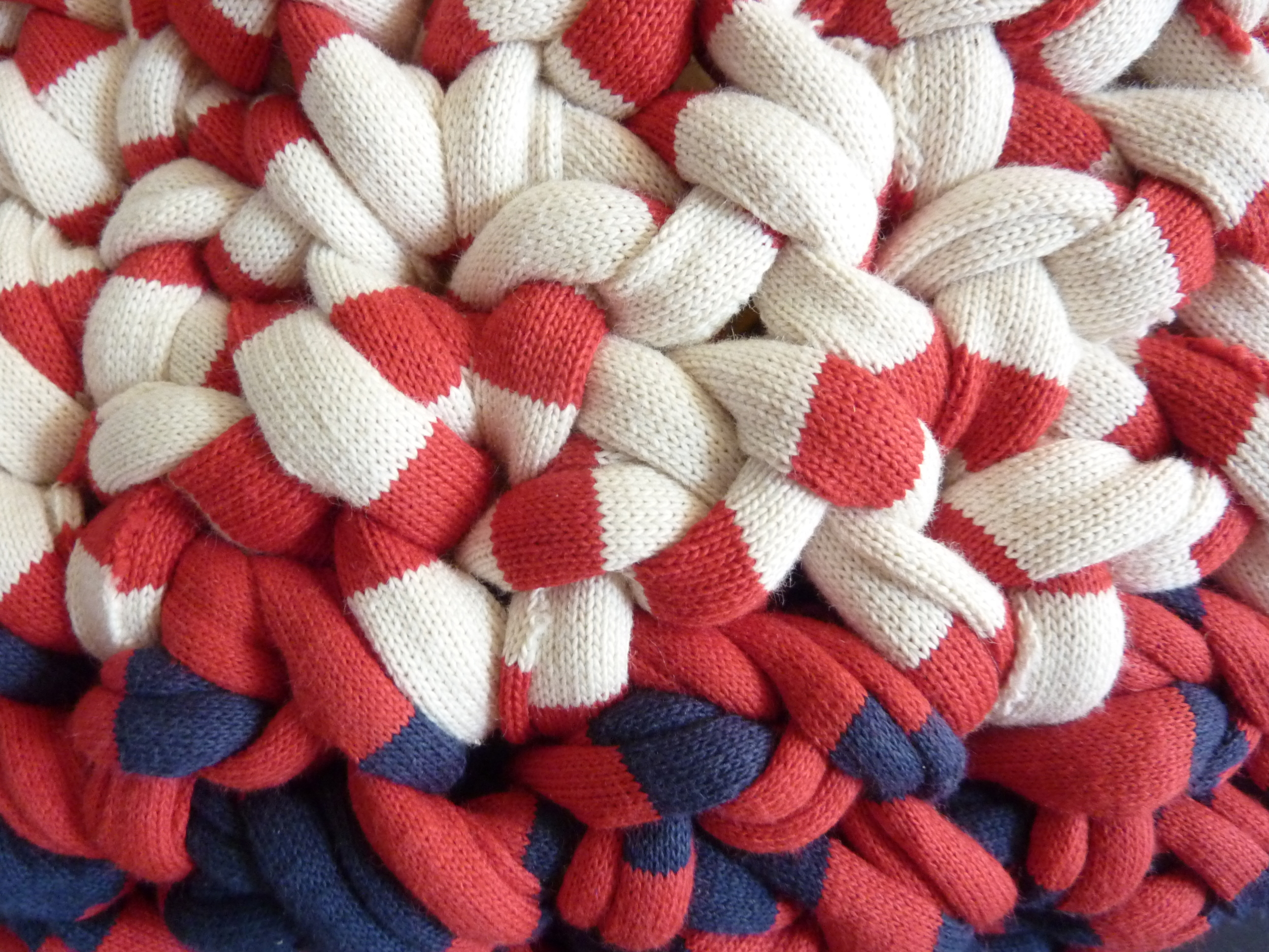 Le rouge du  panier de famille  XL